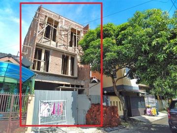 Rumah Baru 3 Lantai Luas 90 di PBI Araya kota Malang