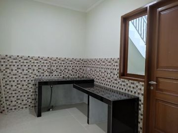 Rumah luas bebas banjir di Kav BNI Jatiasih Bekasi