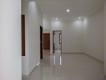 Rumah luas bebas banjir di Kav BNI Jatiasih Bekasi