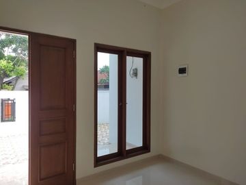 Rumah luas bebas banjir di Kav BNI Jatiasih Bekasi
