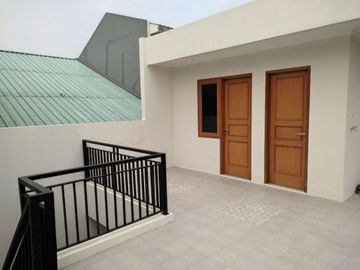 Rumah luas bebas banjir di Kav BNI Jatiasih Bekasi