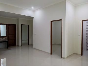 Rumah luas bebas banjir di Kav BNI Jatiasih Bekasi