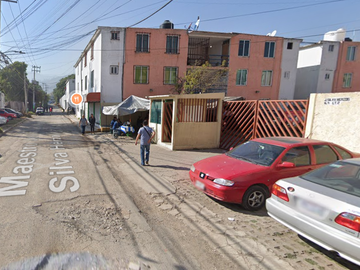 Remate Bancario Casa en Maestro Jesús Silva Herzog, Col. San Francisco Coacalco