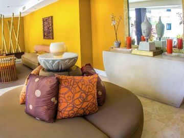 Departamento de una recámara decoración tipo Bali, amenidades de lujo