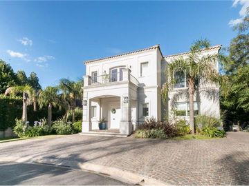 Exclusiva casa en venta en Adrogué Chico