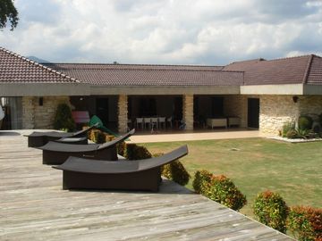 4 Bedroom House with Pool and Large Garden for Rent in Maria Luisa