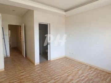 PH1001 Townhouse for Sale in Kamias at 18.5M