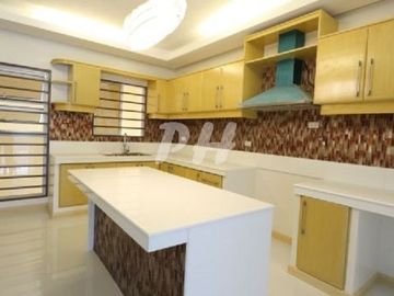 PH1001 Townhouse for Sale in Kamias at 18.5M