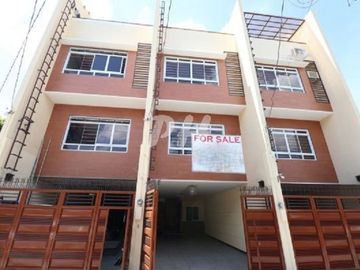 PH1001 Townhouse for Sale in Kamias at 18.5M