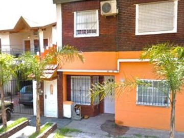 OPORTUNIDAD!! EXC. PH 3 AMBIENTES + PATIO, LOTE DE 100m2 EN VILLA SANTOS TESEI, HURLINGHAM