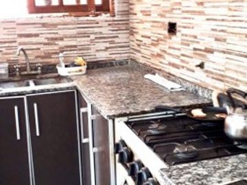 OPORTUNIDAD!! EXC. PH 3 AMBIENTES + PATIO, LOTE DE 100m2 EN VILLA SANTOS TESEI, HURLINGHAM