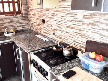OPORTUNIDAD!! EXC. PH 3 AMBIENTES + PATIO, LOTE DE 100m2 EN VILLA SANTOS TESEI, HURLINGHAM