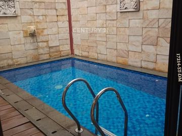 Dijual Rumah Semi Furnished Ada Private Pool Di Cluster BSD