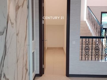 Dijual Rumah Semi Furnished Ada Private Pool Di Cluster BSD