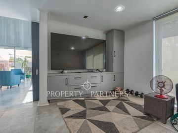 Gran oportunidad - Exclusiva casa con diseño moderno, luminosa y en tranquilo sector de Lo Cañas.