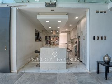 Gran oportunidad - Exclusiva casa con diseño moderno, luminosa y en tranquilo sector de Lo Cañas.