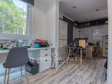 Gran oportunidad - Exclusiva casa con diseño moderno, luminosa y en tranquilo sector de Lo Cañas.