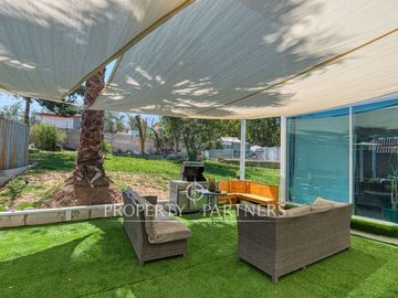 Gran oportunidad - Exclusiva casa con diseño moderno, luminosa y en tranquilo sector de Lo Cañas.