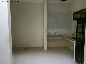 Rumah Mulyosari Row jalan 3 mobil