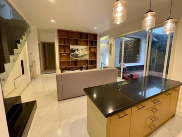 Rumah di Rawamangun, 2Lt, Semi Furn, Strategis dekat Pemuda