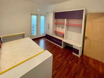 Rumah di Rawamangun, 2Lt, Semi Furn, Strategis dekat Pemuda