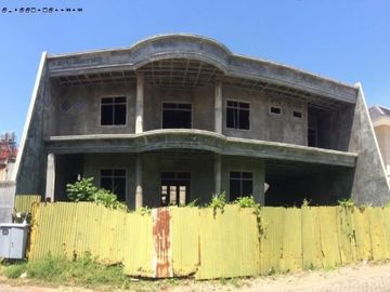 Rumah Laguna Regency, Pakuwon City Hadap Utara Row Jalan 3 Mobil