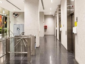 Inversionistas! Oficina arrendada, bajo valor de tasación!