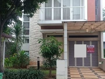 Rumah 2 Lantai Furnish di Cluster Palm Summarecon Bekasi