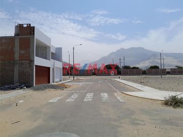 🌟 ¡Oportunidad Única para Inversionistas y Desarrolladores! 🌟

Descubre el potencial de este magnífico terreno urbano 🏡 situado en La Campiña de Moc