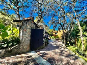 Casa de Lujo con Alberca en Venta Santa Anita Club de Golf Zona Sur