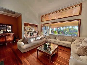 Casa de Lujo con Alberca en Venta Santa Anita Club de Golf Zona Sur