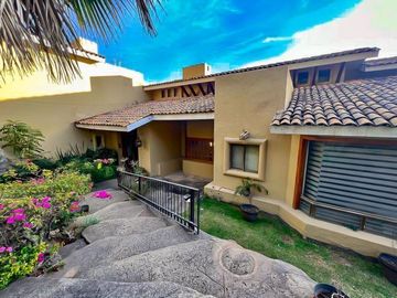 Casa de Lujo con Alberca en Venta Santa Anita Club de Golf Zona Sur