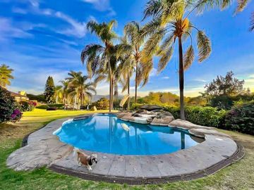 Casa de Lujo con Alberca en Venta Santa Anita Club de Golf Zona Sur