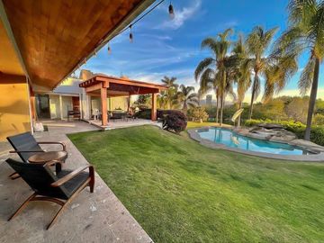 Casa de Lujo con Alberca en Venta Santa Anita Club de Golf Zona Sur