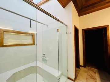 Casa de Lujo con Alberca en Venta Santa Anita Club de Golf Zona Sur