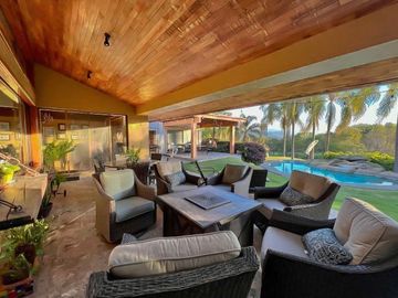 Casa de Lujo con Alberca en Venta Santa Anita Club de Golf Zona Sur