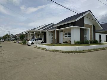 Rumah Bernuansa Alam di Arcamanik Sindanglaya Dekat SECABA