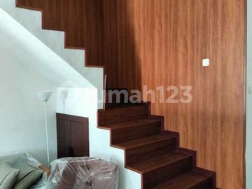 Rumah 2 Lantai Baru Renovasi Dijual, Semi Furnished Dalam Komplek Besar di Jaka Semi Furnished Dalam Komplek Besar di Jaka Sampurna, Bekasi Barat.