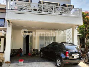 Rumah 2 Lantai Baru Renovasi Dijual, Semi Furnished Dalam Komplek Besar di Jaka Semi Furnished Dalam Komplek Besar di Jaka Sampurna, Bekasi Barat.