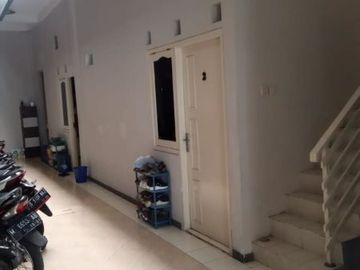 *Dijual rmh kost 2 lantai*. *ketintang timur*