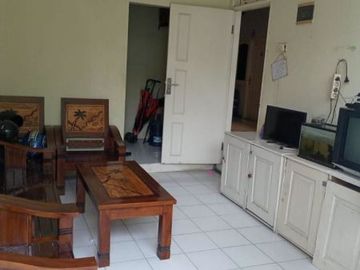 *Dijual rmh kost 2 lantai*. *ketintang timur*