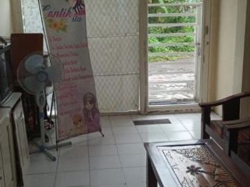 *Dijual rmh kost 2 lantai*. *ketintang timur*