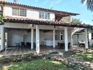 LAS LAJAS, HOSTAL EN VENTA CERCANO A LA PLAYA.