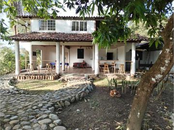 LAS LAJAS, HOSTAL EN VENTA CERCANO A LA PLAYA.
