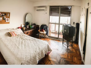 Departamento en Venta A REFACCIONAR en Almagro 3 ambientes c dependencia, 3 baños, con cochera – Corrientes 4100