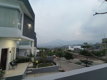 RUMAH VILLA KOLAM RENANG JATINANGOR BANDUNG TIMUR