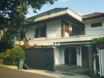 Di Jual Cepat Murah Rumah Klasik/Rumah Tua 2 Lantai dalam komplek (dekat Patra Jasa Jakarta Selatan)