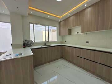 CASAS EN VENTA EN URBANIZACIÓN PRIVADA LA ROMANA SUR DE MANTA