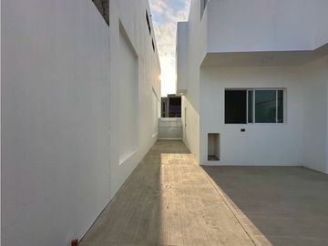 CASAS EN VENTA EN URBANIZACIÓN PRIVADA LA ROMANA SUR DE MANTA