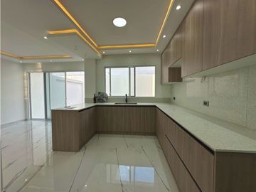 CASAS EN VENTA EN URBANIZACIÓN PRIVADA LA ROMANA SUR DE MANTA